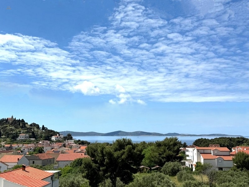 Moderne Doppelhaushälfte mit schönem Meerblick und Pool