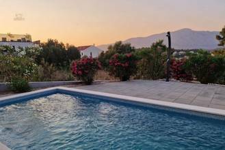 Thumbnail von Modernes Haus mit Pool und Meerblick