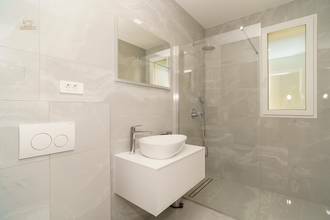 Thumbnail von Moderne Villa mit Swimmingpool und Meerblick in ruhiger Umgebung