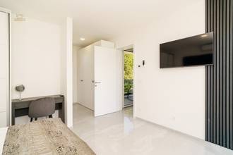 Thumbnail von Moderne Villa mit Swimmingpool und Meerblick in ruhiger Umgebung