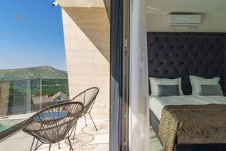 Thumbnail von Moderne Villa mit Swimmingpool und Meerblick in ruhiger Umgebung