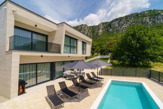 Thumbnail von Moderne Villa mit Swimmingpool und Meerblick in ruhiger Umgebung