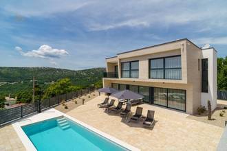 Thumbnail von Moderne Villa mit Swimmingpool und Meerblick in ruhiger Umgebung