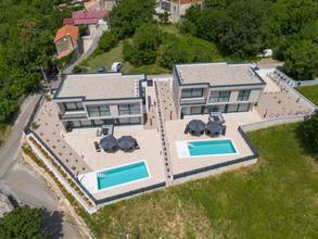 Thumbnail von Moderne Villa mit Swimmingpool und Meerblick in ruhiger Umgebung