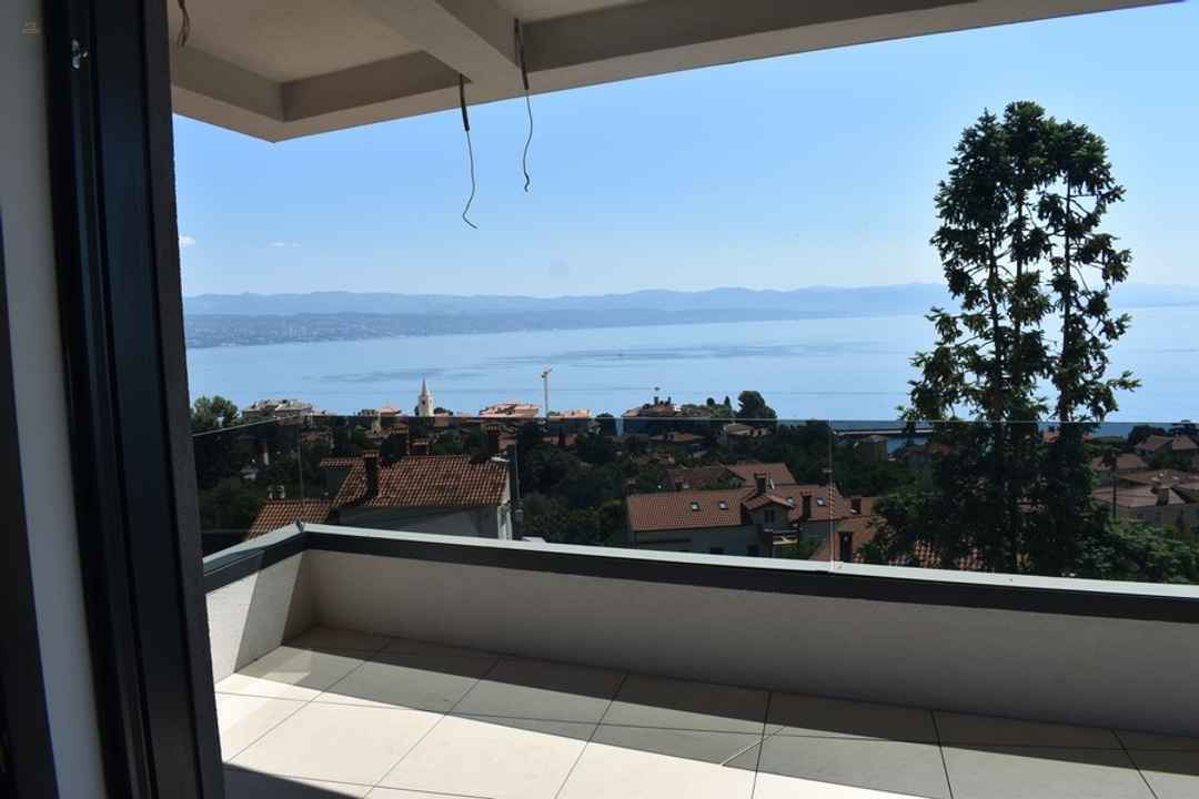 Moderne Penthouses mit Panorama-Meerblick