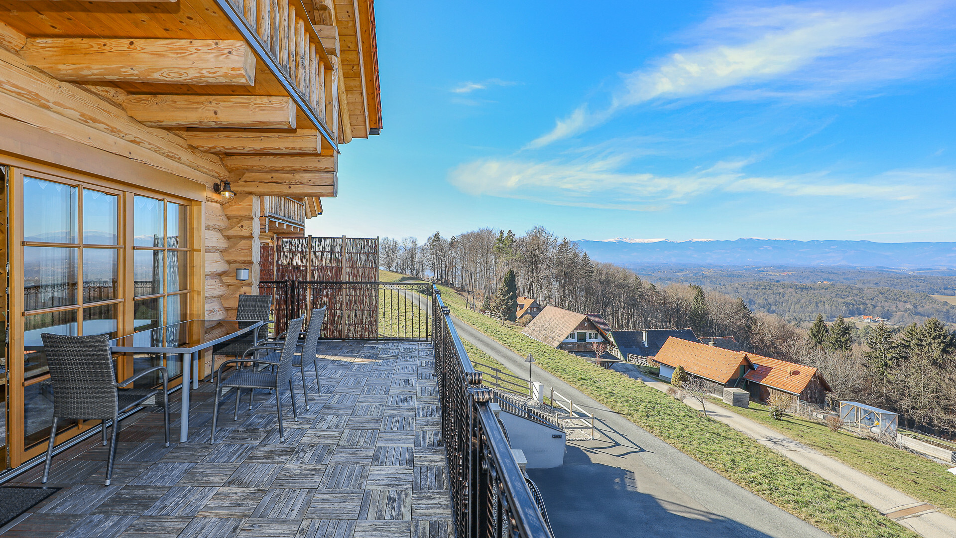 Thumbnail von Blockhaus-Chalet A mit traumhaftem Ausblick in idyllischer Ruhelage