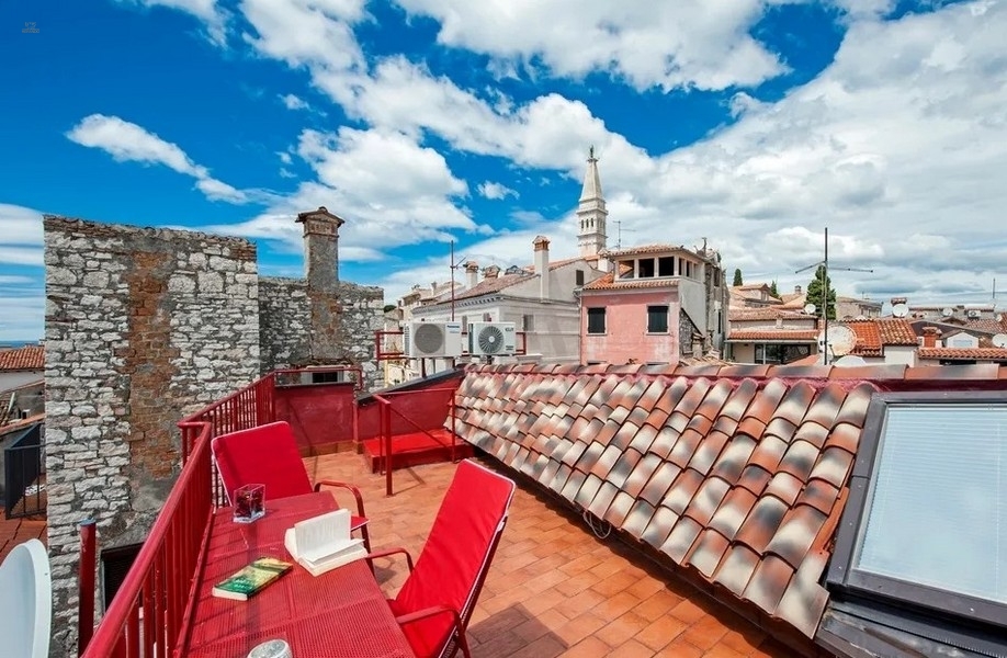 Thumbnail von Stadthaus mit 4 Studios und einer Dachterrasse mit Meerblick