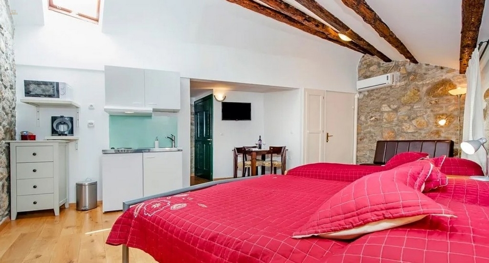 Thumbnail von Stadthaus mit 4 Studios und einer Dachterrasse mit Meerblick