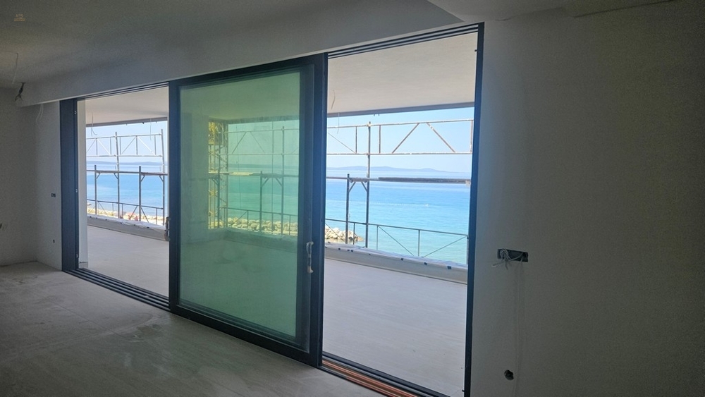 Thumbnail von Modernes Penthouse mit Dachterrasse in der 1. Reihe zum Meer