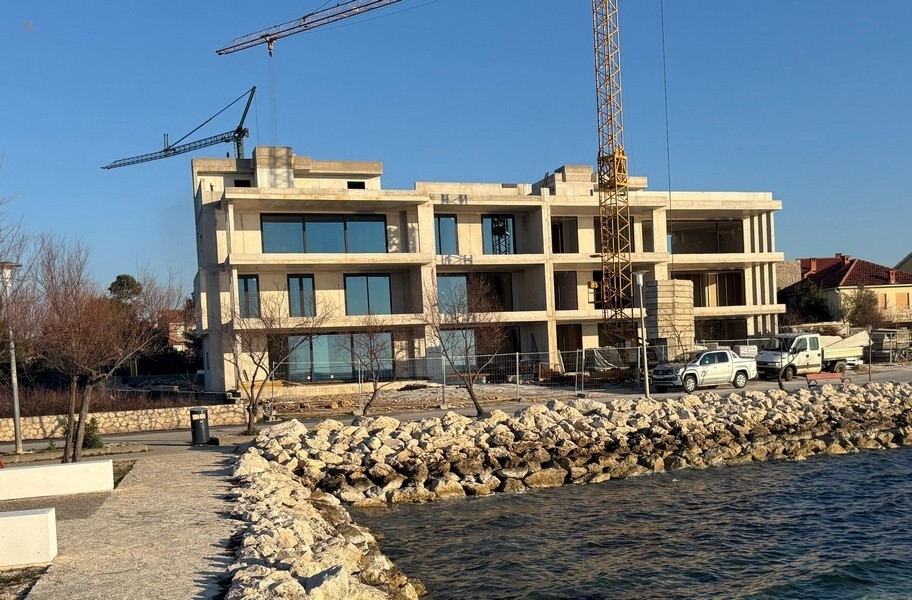 Thumbnail von Modernes Penthouse mit Dachterrasse in der 1. Reihe zum Meer