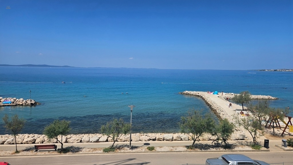 Thumbnail von Modernes Penthouse mit Dachterrasse in der 1. Reihe zum Meer