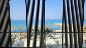 Thumbnail von Modernes Penthouse mit Dachterrasse in der 1. Reihe zum Meer