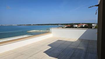 Thumbnail von Modernes Penthouse mit Dachterrasse in der 1. Reihe zum Meer