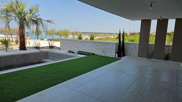 Thumbnail von Exklusive Erdgeschosswohnung mit Garten und Pool - 1. Reihe zum Meer
