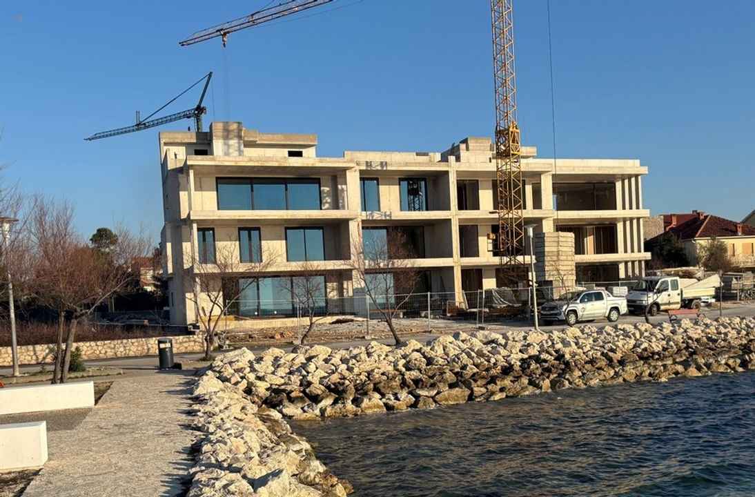 Modernes Appartement in der 1. Reihe zum Meer