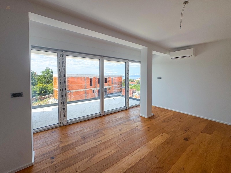 Thumbnail von Maisonettewohnung mit Garten und Swimmingpool