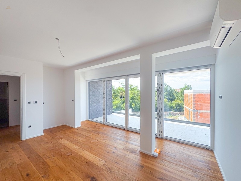 Thumbnail von Maisonettewohnung mit Garten und Swimmingpool