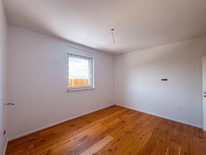 Thumbnail von Maisonettewohnung mit Garten und Swimmingpool