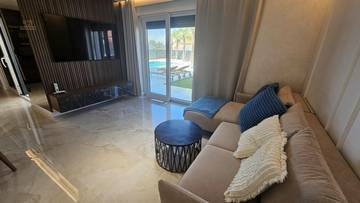 Thumbnail von Moderne Erdgeschosswohnung mit Pool und Garten