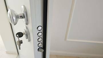 Thumbnail von Moderne Erdgeschosswohnung mit Pool und Garten