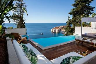 Luxusvilla in außergewöhnlicher Lage mit Blick auf die Altstadt und das Meer