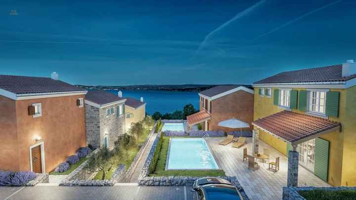 Mediterrane Ferienhäuser mit Pool und Meerblick