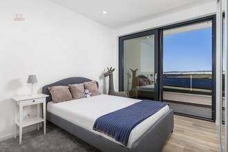 Thumbnail von Moderne Villa mit Pool und Meerblick