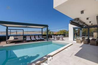 Thumbnail von Moderne Villa mit Pool und Meerblick