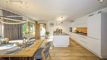 Thumbnail von Großzügiges Mehrfamilienhaus mit 3 Wohnungen