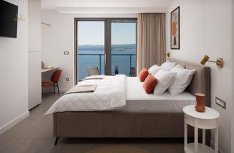 Thumbnail von Moderne Villa mit Infinity-Pool und Panorama-Meerblick, Region Omis