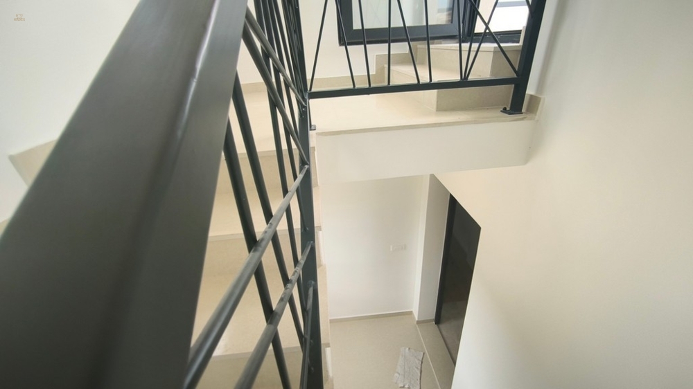 Thumbnail von Modernes Penthouse mit Dachterrasse und Panorama-Meerblick