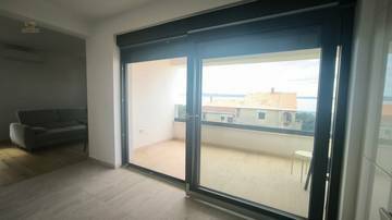 Thumbnail von Modernes Penthouse mit Dachterrasse und Panorama-Meerblick