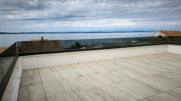 Thumbnail von Modernes Penthouse mit Dachterrasse und Panorama-Meerblick