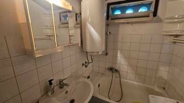 Thumbnail von Haus mit zwei Wohnungen - zur Renovierung