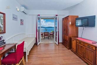 Thumbnail von Haus mit mehreren Wohnungen in traumhafter Lage direkt am Meeresufer