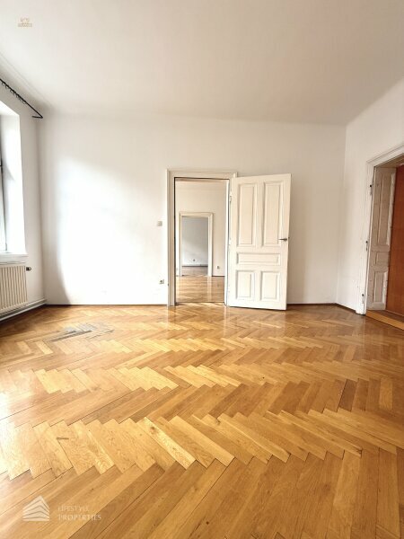 Thumbnail von Helle Wohnung mit Balkon auf ganzer Etage zzgl. Rohdachboden, Nähe Einsiedlerpark