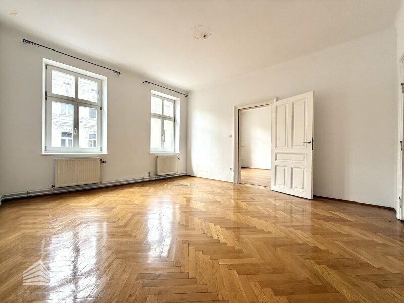 Thumbnail von Helle Wohnung mit Balkon auf ganzer Etage zzgl. Rohdachboden, Nähe Einsiedlerpark