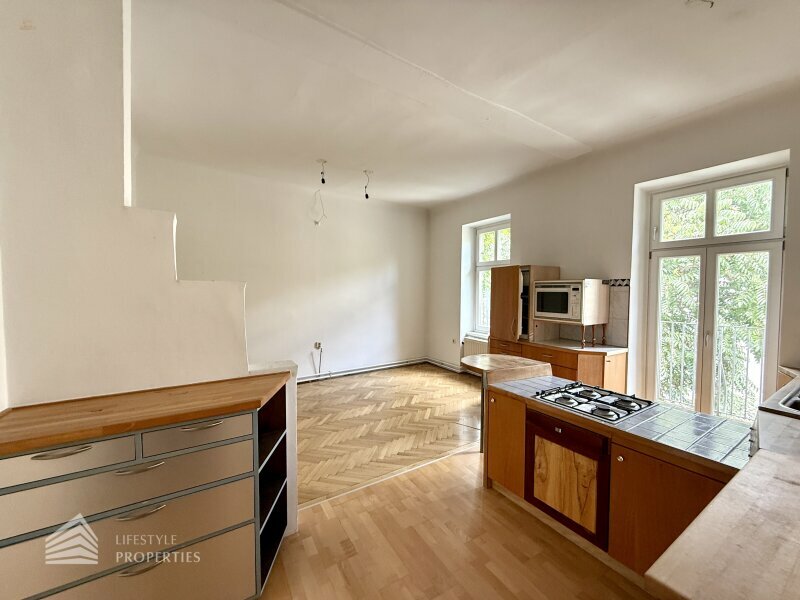 Thumbnail von Helle Wohnung mit Balkon auf ganzer Etage zzgl. Rohdachboden, Nähe Einsiedlerpark