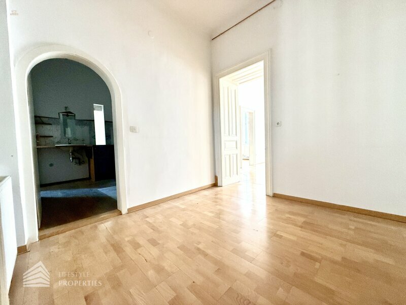 Thumbnail von Helle Wohnung mit Balkon auf ganzer Etage zzgl. Rohdachboden, Nähe Einsiedlerpark