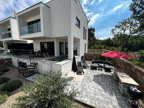 Thumbnail von Moderne Maisonettewohnung mit Garten und Swimmingpool