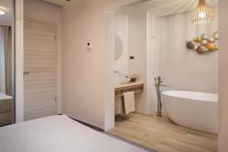 Thumbnail von Moderne Villa mit Panoramablick und In- und Outdoorpool, Makarska Riviera