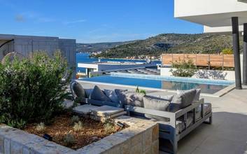 Thumbnail von Moderne Villa mit Infinity-Pool nahe dem Meer, Region Rogoznica