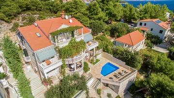 Thumbnail von Mediterrane villa direct aan zee