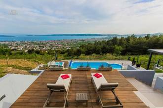 Thumbnail von Moderne Luxusvilla mit Pool und Meerblick, Region Split