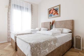 Thumbnail von Moderne Luxusvilla mit Pool und Meerblick