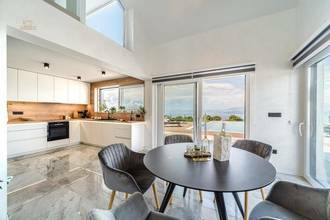 Thumbnail von Moderne Villa mit Infinity-Pool und Panorama-Meerblick