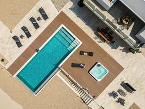 Thumbnail von Moderne Villa mit Infinity-Pool und Panorama-Meerblick