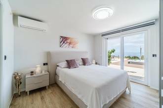 Thumbnail von Moderne Villa mit Infinity-Pool und Panorama-Meerblick