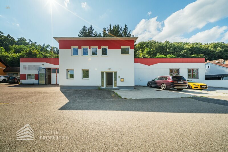 Thumbnail von Attraktives Gewerbejuwel: Lagerhalle + Büroflächen mit Photovoltaik direkt am Bahnhof