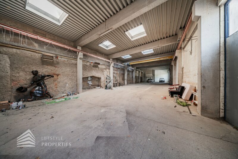 Thumbnail von Attraktives Gewerbejuwel: Lagerhalle + Büroflächen mit Photovoltaik direkt am Bahnhof